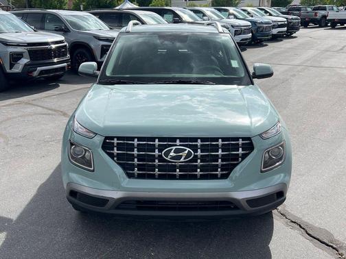 Mirage Green 2025 Hyundai VENUE SEL