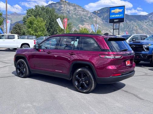 Velvet Red Pearlcoat 2023 Jeep Grand Cherokee Limited