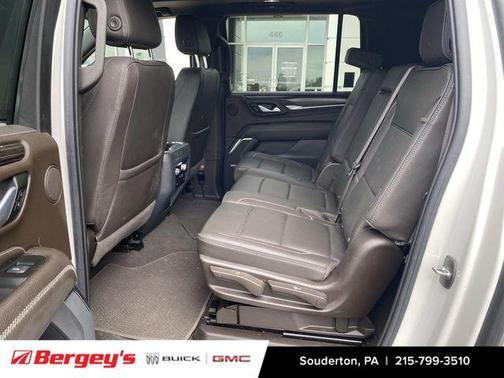 White Frost Tri-Coat 2022 GMC Yukon XL Denali