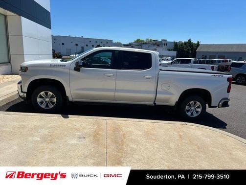 Iridescent Pearl Tricoat 2021 Chevrolet Silverado 1500 LT
