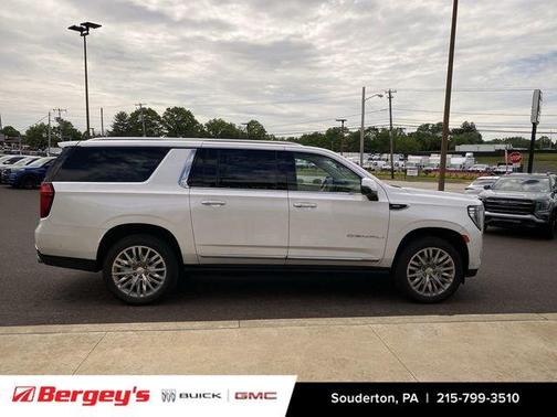 White Frost Tri-Coat 2023 GMC Yukon XL Denali