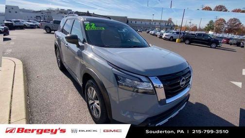 2022 Nissan Pathfinder SL