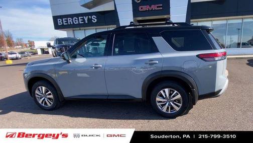 2022 Nissan Pathfinder SL