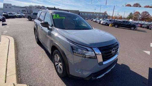 2022 Nissan Pathfinder SL