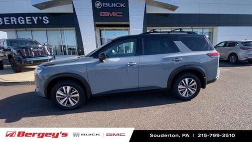 2022 Nissan Pathfinder SL