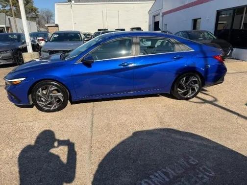 2024 Hyundai ELANTRA Limited