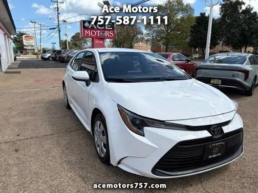 Ice Cap 2024 Toyota Corolla LE