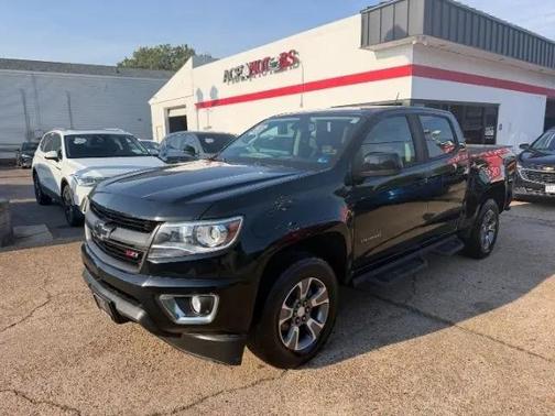 Low Gloss Black Stripe Package 2018 Chevrolet Colorado Z71