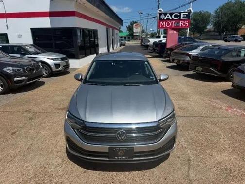 Platinum Gray Metallic 2024 Volkswagen Jetta 1.5T SE