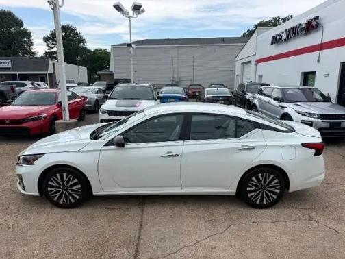 Pearl White Tricoat 2024 Nissan Altima 2.5 SV