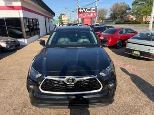Midnight Black Metallic 2023 Toyota Highlander XLE