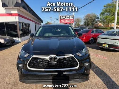 Midnight Black Metallic 2023 Toyota Highlander XLE