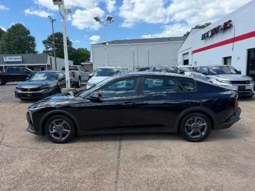 Aurora Black Pearl 2025 Kia K4 LXS