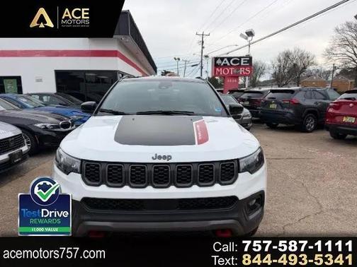 Bright White Clearcoat 2024 Jeep Compass Trailhawk