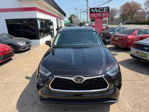 BURGUNDY 2022 Toyota Highlander XLE