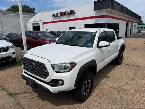 White 2022 Toyota Tacoma SR