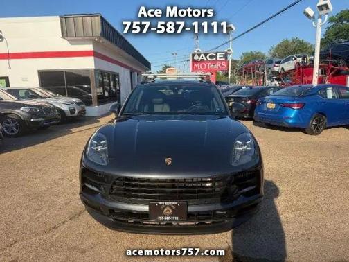 Volcano Grey Metallic 2019 Porsche Macan Macan