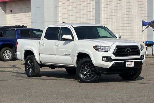 White 2022 Toyota Tacoma SR5
