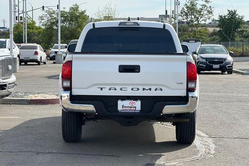 White 2022 Toyota Tacoma SR5
