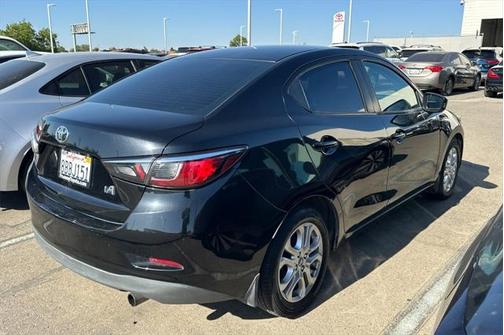 2017 Toyota Yaris iA Base