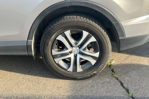 Silver Sky Metallic 2018 Toyota RAV4 LE