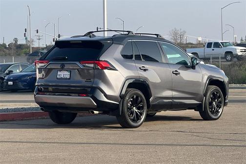 2024 Toyota RAV4 Hybrid SE