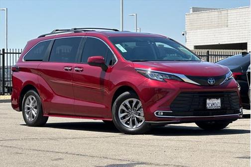 2022 Toyota Sienna XLE 7 Passenger