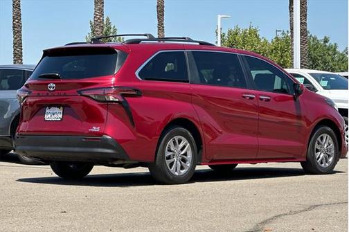 2022 Toyota Sienna XLE 7 Passenger