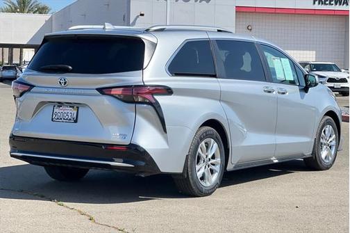 2023 Toyota Sienna Limited 7-Passenger