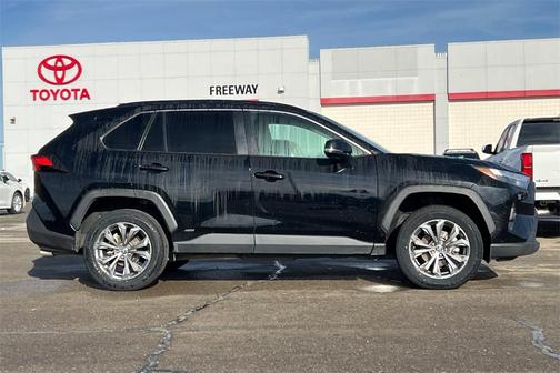 2022 Toyota RAV4 Hybrid XLE Premium