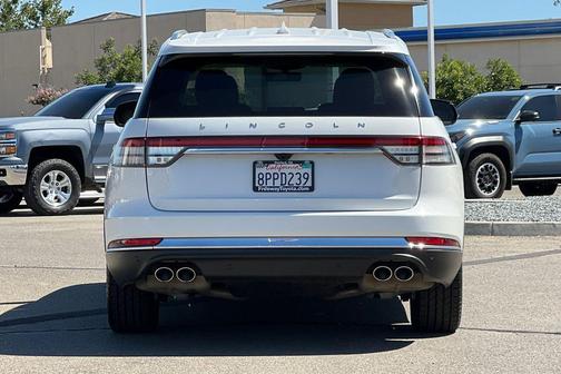 PRISTINE WHITE MET TRI-COAT 2020 Lincoln Aviator Reserve