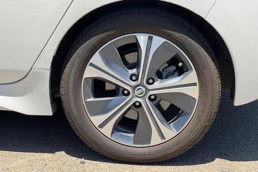 2-Tone White/Black 2019 Nissan Leaf SL