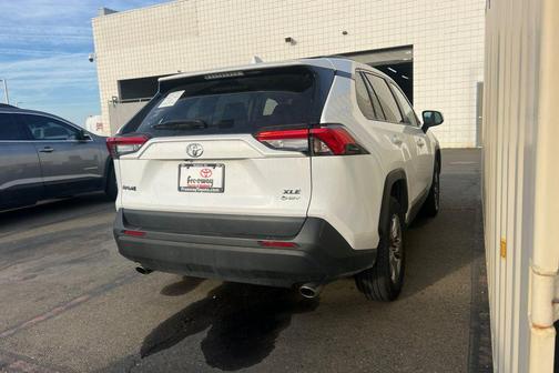 Ice Cap 2025 Toyota RAV4 Hybrid XLE