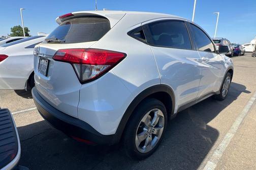 Platinum White Pearl 2021 Honda HR-V LX