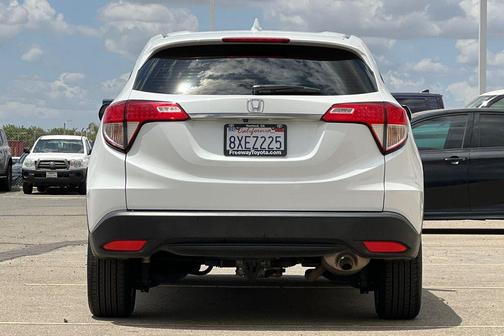 Platinum White Pearl 2021 Honda HR-V LX