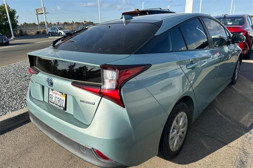2020 Toyota Prius LE
