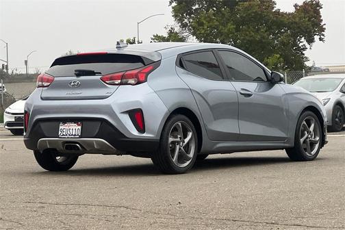 2019 Hyundai Veloster 2
