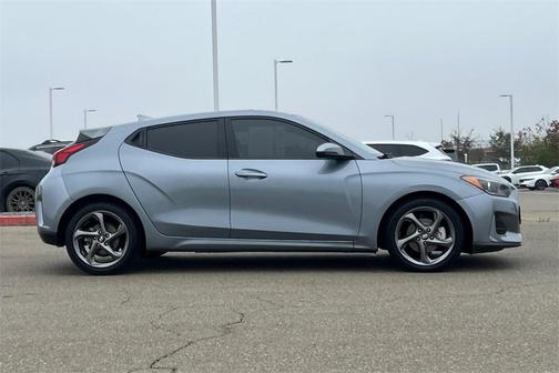 2019 Hyundai Veloster 2