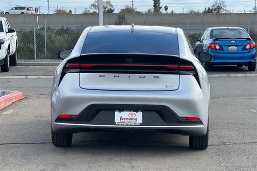 2025 Toyota Prius LE