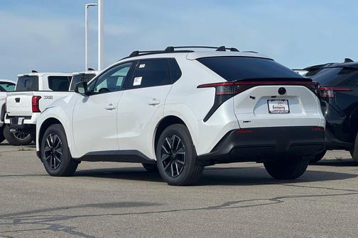 Wind Chill Pearl 2026 Toyota bZ XLE Plus