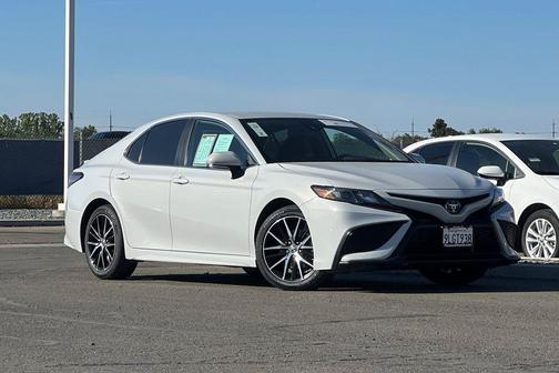 Ice Edge 2024 Toyota Camry SE