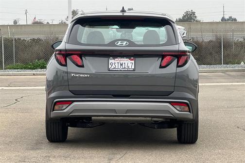 2025 Hyundai TUCSON SE