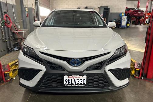 2024 Toyota Camry Hybrid SE