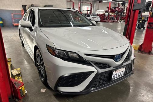 2024 Toyota Camry Hybrid SE