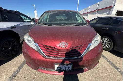 2017 Toyota Sienna LE