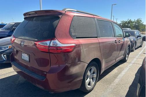 2017 Toyota Sienna LE