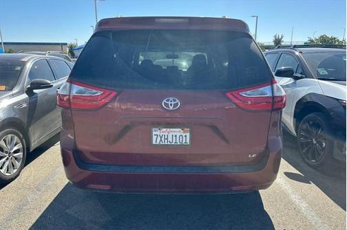 2017 Toyota Sienna LE