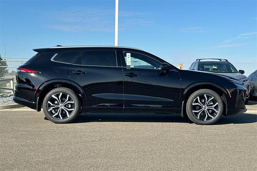 2025 Toyota Crown Signia XLE