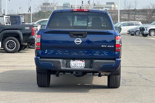 2023 Nissan Frontier SV