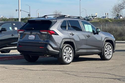 2025 Toyota RAV4 XLE Premium